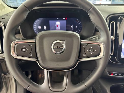 Certified 2025 Volvo XC40 B5 Plus AWD/4WD image 27