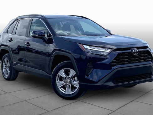 Used 2025 Toyota RAV4 XLE AWD/4WD image 3