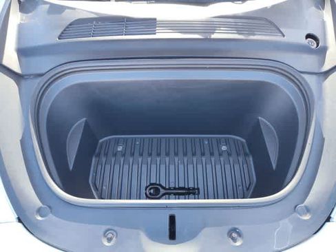 Used 2020 Tesla Model Y Long Range image 12