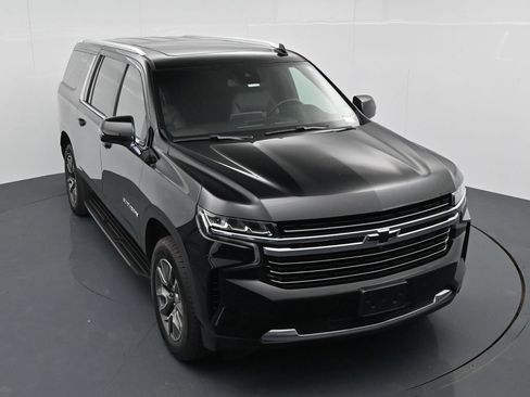 Used 2024 Chevrolet Suburban LT w/ LT Signature Plus Package RWD image 19