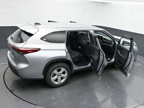 Used 2023 Toyota Highlander LE image 66