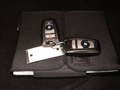 Used 2017 BMW 320i Sedan RWD image 28