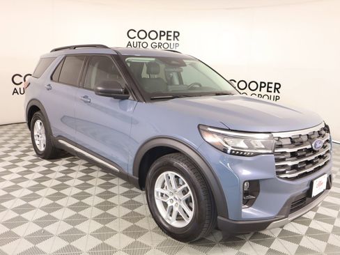Used 2025 Ford Explorer Active w/ Active Comfort Package RWD image 1