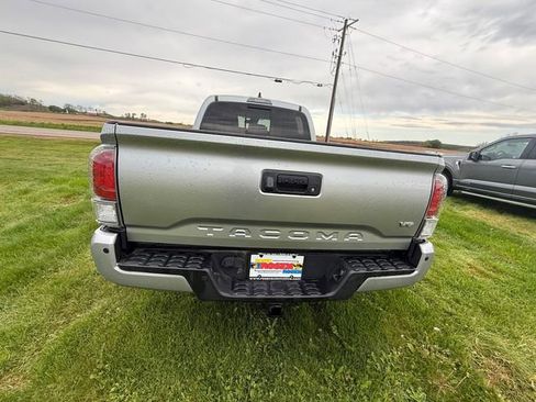 Used 2022 Toyota Tacoma TRD Off-Road w/ Technology Package AWD/4WD image 5