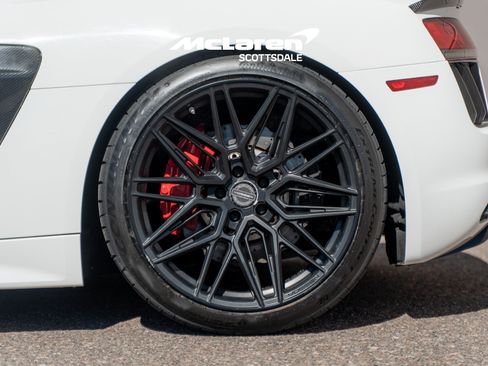 Used 2018 Audi R8 V10 w/ Premium Package RWD image 32