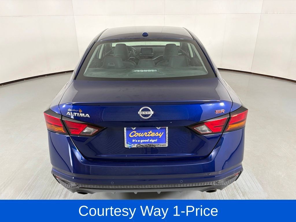 Used 2024 Nissan Altima 2.5 SR FWD image 9