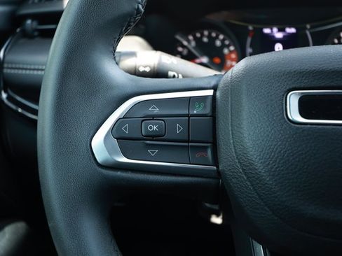 Used 2022 Jeep Compass Latitude FWD image 11