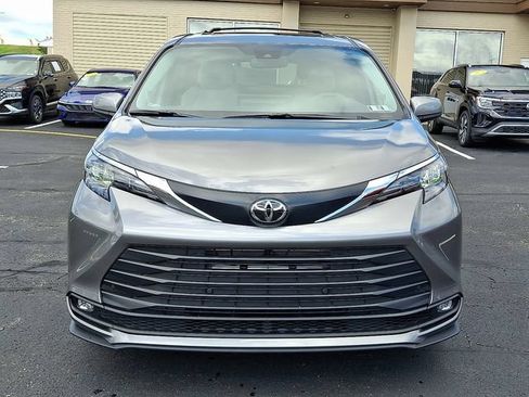 Used 2026 Toyota Sienna XLE AWD/4WD image 2