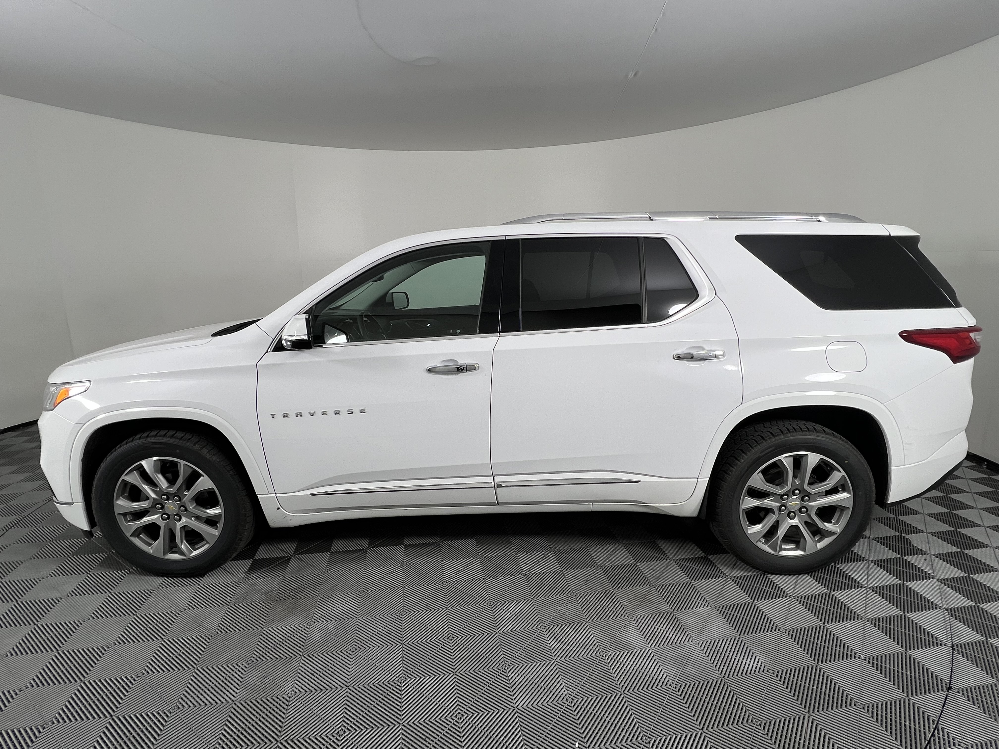 Used 2020 Chevrolet Traverse Premier w/ LPO, Floor Liner Package AWD/4WD image 8