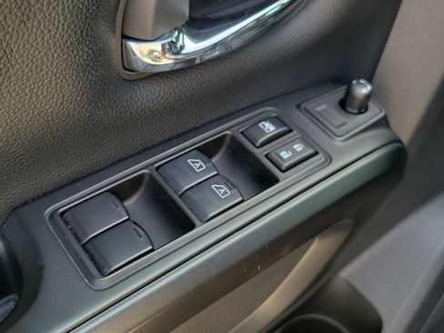 Used 2024 Nissan Titan PRO-4X AWD/4WD image 15