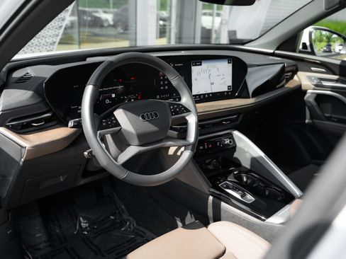 Certified 2025 Audi Q5 Premium w/ Premium Plus AWD/4WD image 10