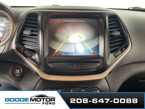 Used 2015 Jeep Cherokee Limited image 16