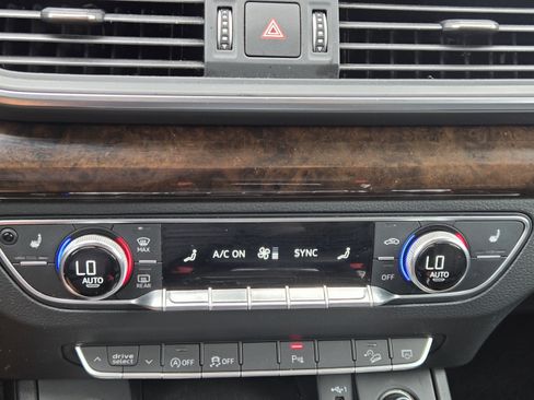 Used 2020 Audi Q5 2.0T Premium AWD/4WD image 24