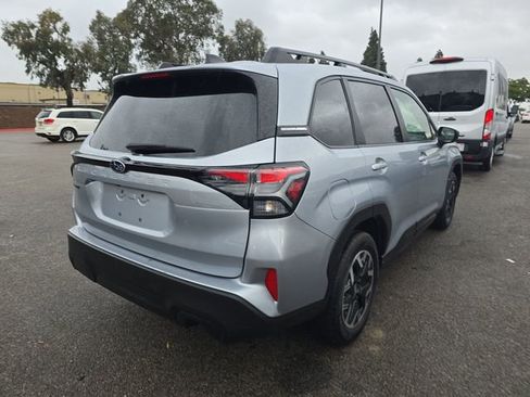 Used 2025 Subaru Forester Premium AWD/4WD image 4