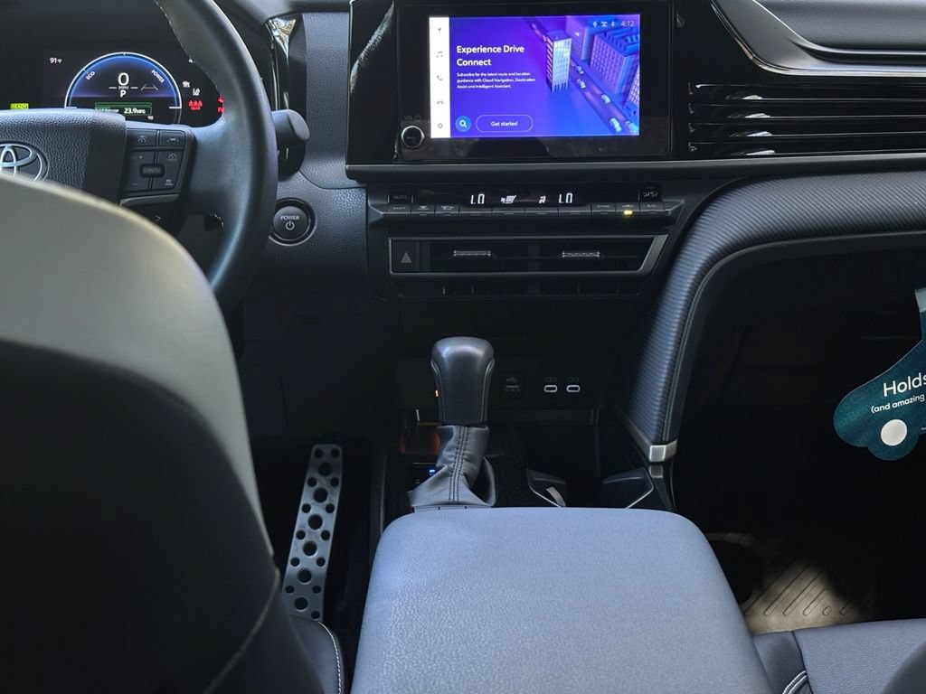 Used 2025 Toyota Camry SE w/ Convenience Package FWD image 12