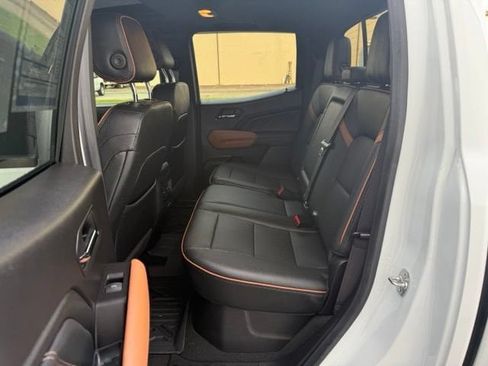 Certified 2024 GMC Canyon AT4 w/ AT4 Premium Package AWD/4WD image 27