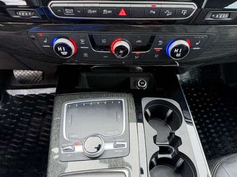 Used 2017 Audi Q7 3.0T Premium image 30