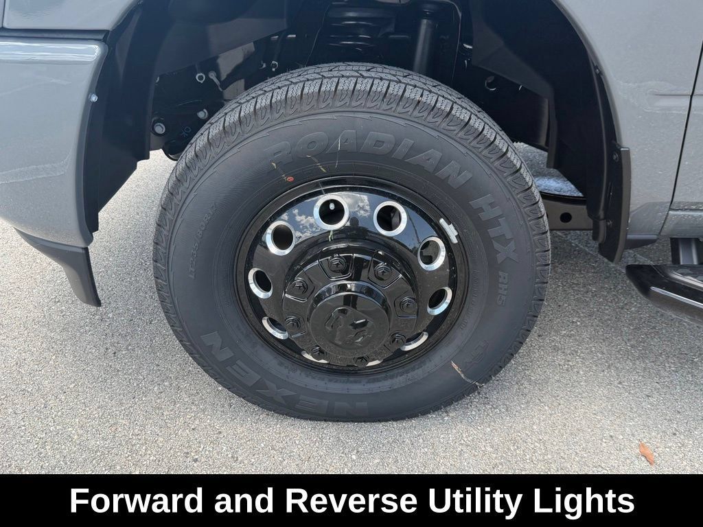 New 2026 RAM 3500 Big Horn AWD/4WD image 37