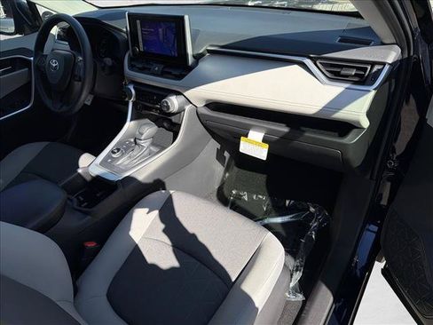 Used 2025 Toyota RAV4 XLE AWD/4WD image 23
