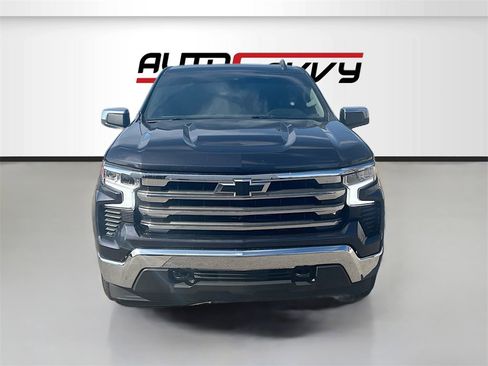 Used 2023 Chevrolet Silverado 1500 LT image 2
