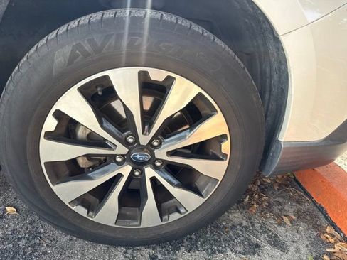 Used 2017 Subaru Outback 3.6R Limited AWD/4WD image 9