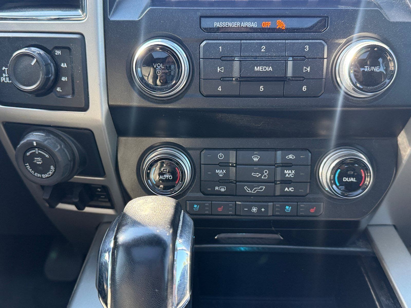 Used 2020 Ford F150 Lariat w/ Equipment Group 502A Luxury AWD/4WD image 17