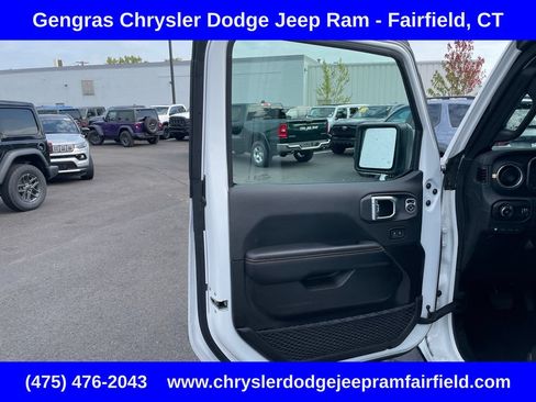 Used 2024 Jeep Wrangler Unlimited Sahara AWD/4WD image 46