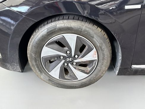 Used 2017 Hyundai Ioniq SEL image 38