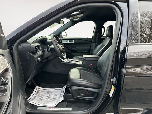 Used 2023 Ford Explorer ST-Line w/ Class IV Trailer Tow Package image 9