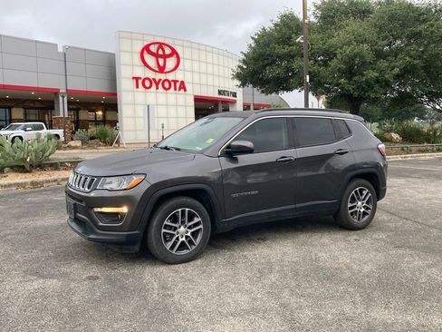 Used 2020 Jeep Compass Latitude FWD image 1