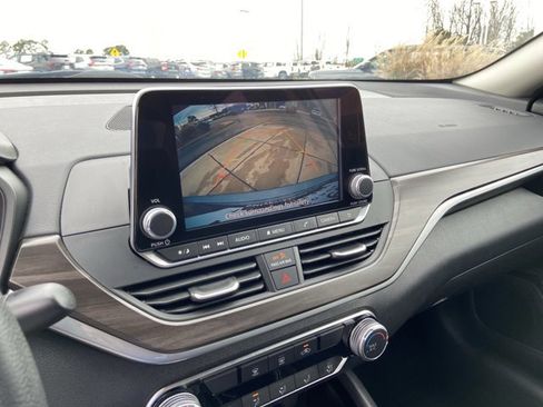 Used 2024 Nissan Altima 2.5 SV image 35