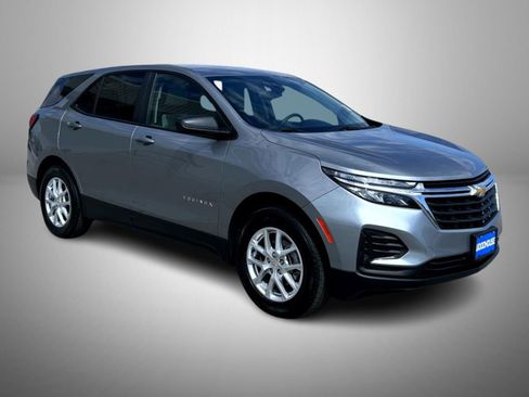 Used 2024 Chevrolet Equinox LS w/ LS Convenience Package AWD/4WD image 3