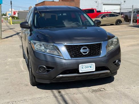 Used 2014 Nissan Pathfinder S AWD/4WD image 3