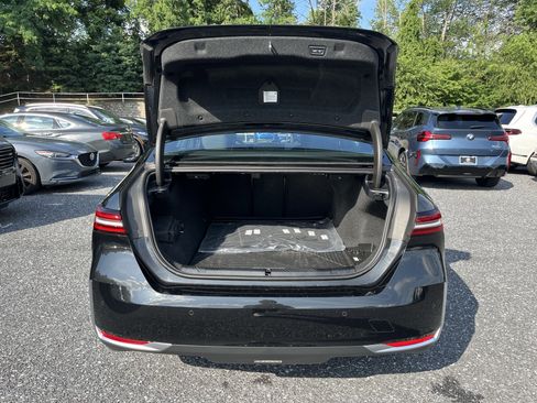 Used 2025 BMW i5 xDrive40 w/ Premium Package image 9