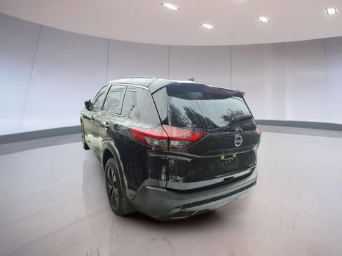 Used 2023 Nissan Rogue SV w/ SV Premium B Package image 3