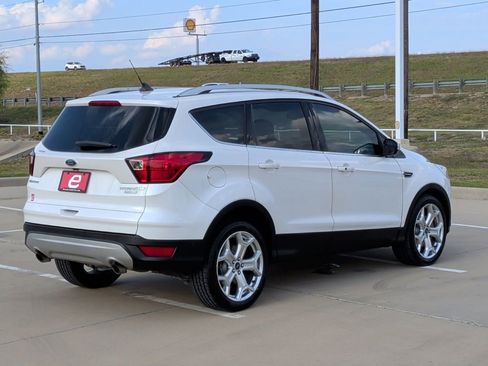 Used 2019 Ford Escape Titanium image 8