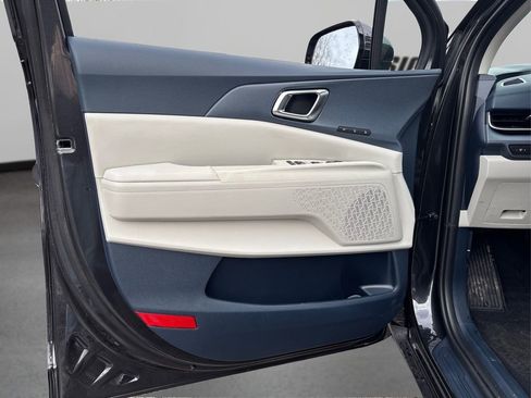 New 2026 Kia Carnival EX image 13