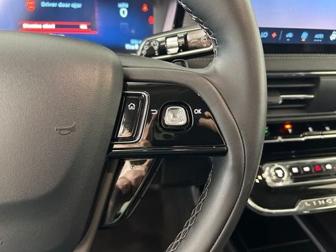 Used 2025 Lincoln Corsair FWD image 17
