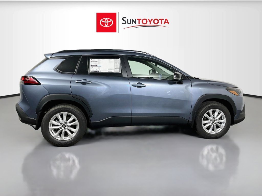 New 2026 Toyota Corolla Cross LE w/ Moonroof Package FWD image 2