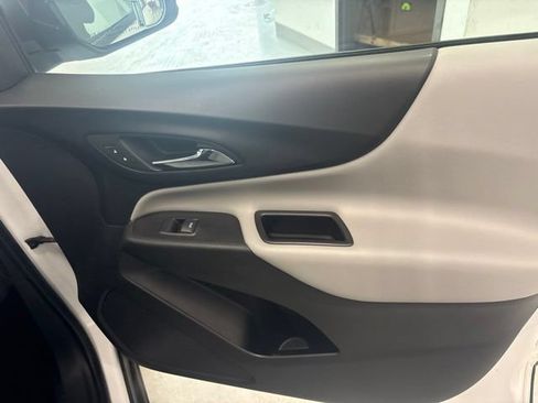Used 2020 Chevrolet Equinox LS AWD/4WD image 22