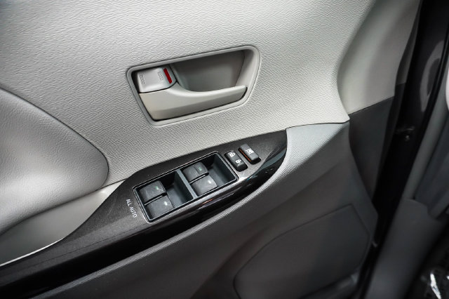 Used 2014 Toyota Sienna LE FWD image 12