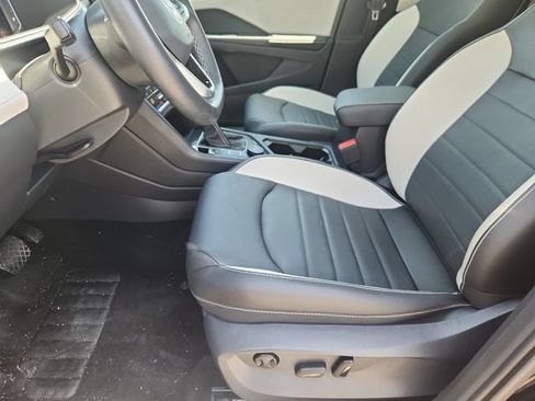 Certified 2025 Volkswagen Taos SEL AWD/4WD image 7