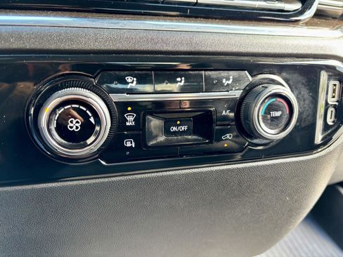 Used 2024 Chevrolet Silverado 2500 LT image 38