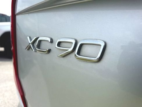 Used 2019 Volvo XC90 T5 Momentum w/ Protection Package Premier FWD image 32