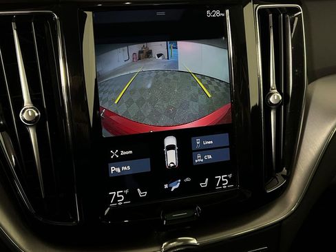 Used 2021 Volvo XC60 T5 Momentum w/ Premium Package image 24