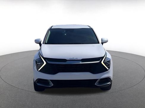 Used 2025 Kia Sportage LX image 3