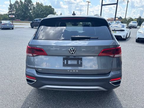 Used 2023 Volkswagen Taos SE w/ Panoramic Sunroof Package FWD image 8