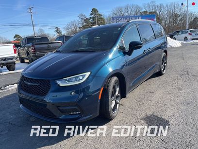 Used 2021 Chrysler Pacifica Touring-L w/ Uconnect Theater Family Group