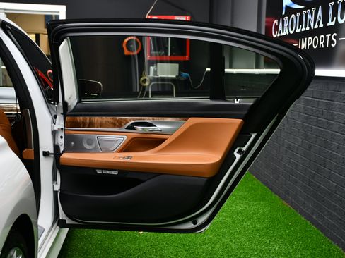 Used 2018 BMW ALPINA B7 xDrive image 40