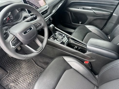 Used 2025 Jeep Compass Latitude w/ Convenience Group AWD/4WD image 11